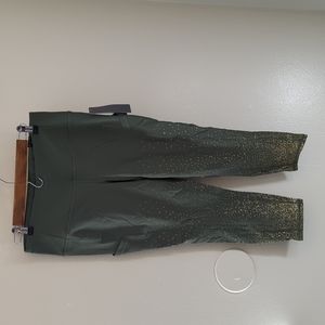 Torrid Size 0X (L/12) Olive green active leggings with gold foil details